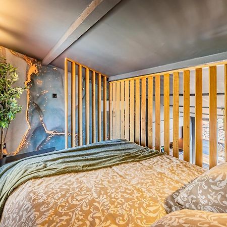 LOFT EN VILLE - Duplex Terrasse coeur historique avec vue dégagée&Parking souterrain Offert La Ciotat Extérieur photo