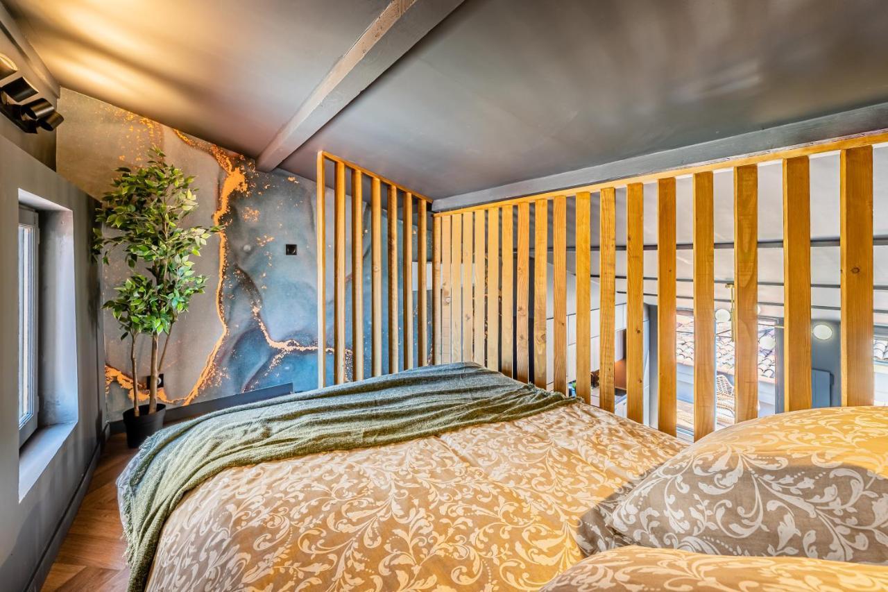 LOFT EN VILLE - Duplex Terrasse coeur historique avec vue dégagée&Parking souterrain Offert La Ciotat Extérieur photo