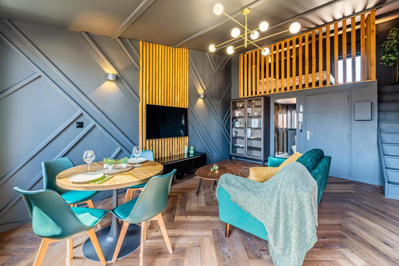 LOFT EN VILLE - Duplex Terrasse coeur historique avec vue dégagée&Parking souterrain Offert La Ciotat Extérieur photo